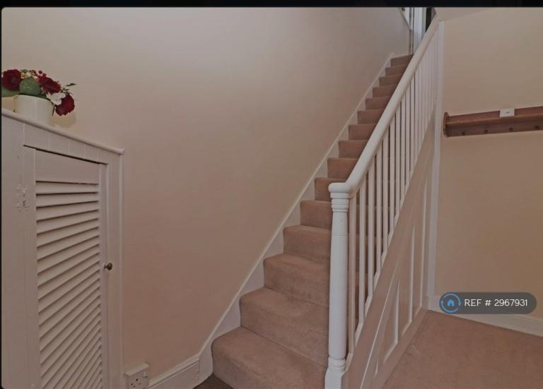 Flat Garlands Road in Reigate and Banstead