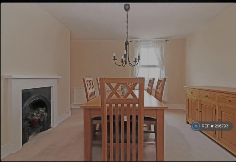 Flat Garlands Road in Reigate and Banstead