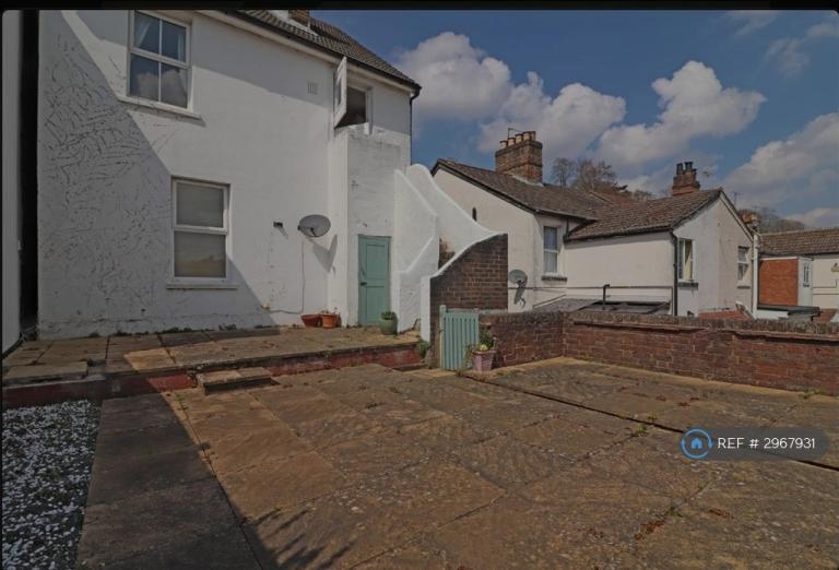 Flat Garlands Road in Reigate and Banstead