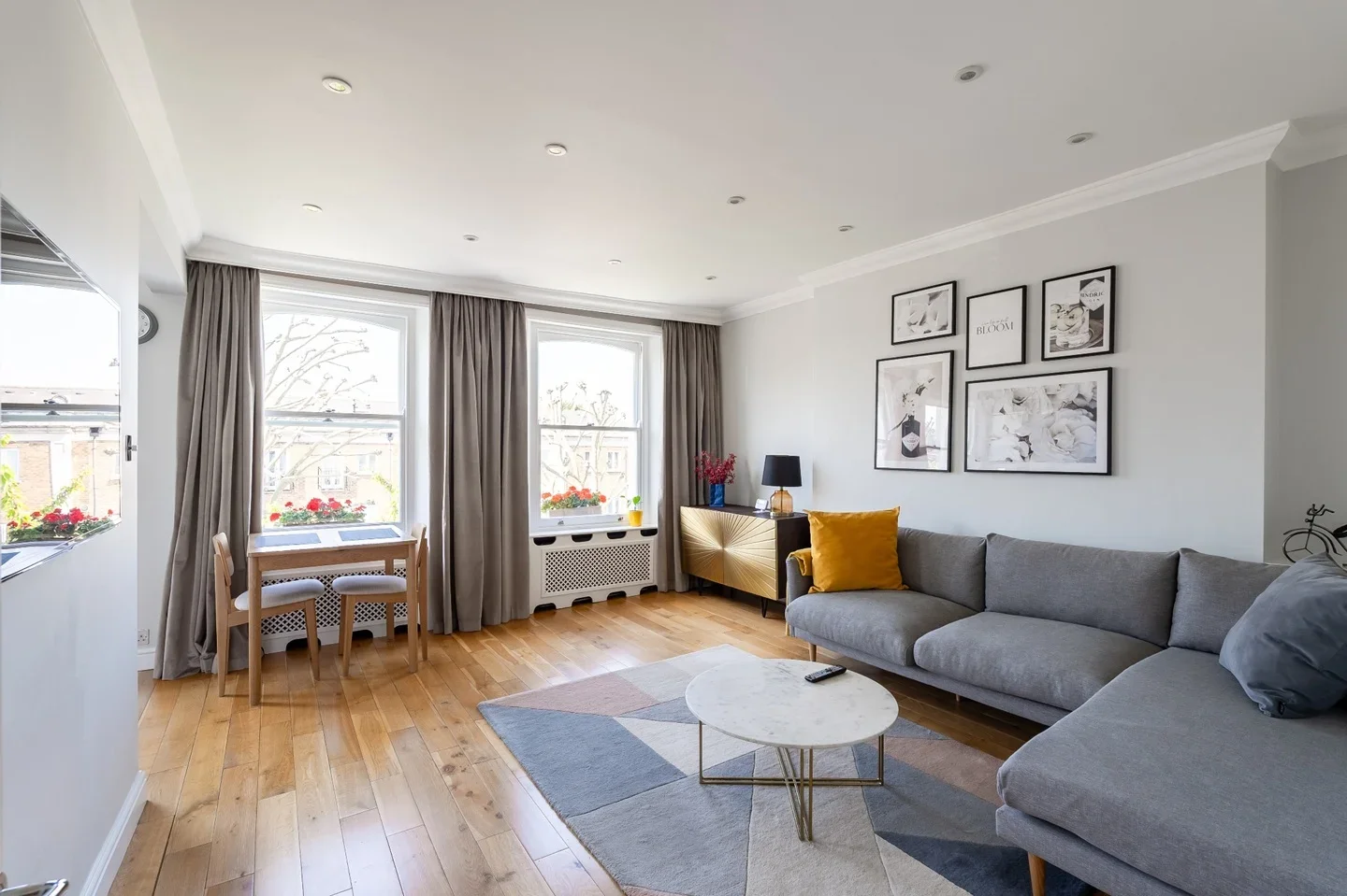 Flat Russell Road in Greater London