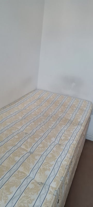Room Lyndhurst Avenue in Greater London