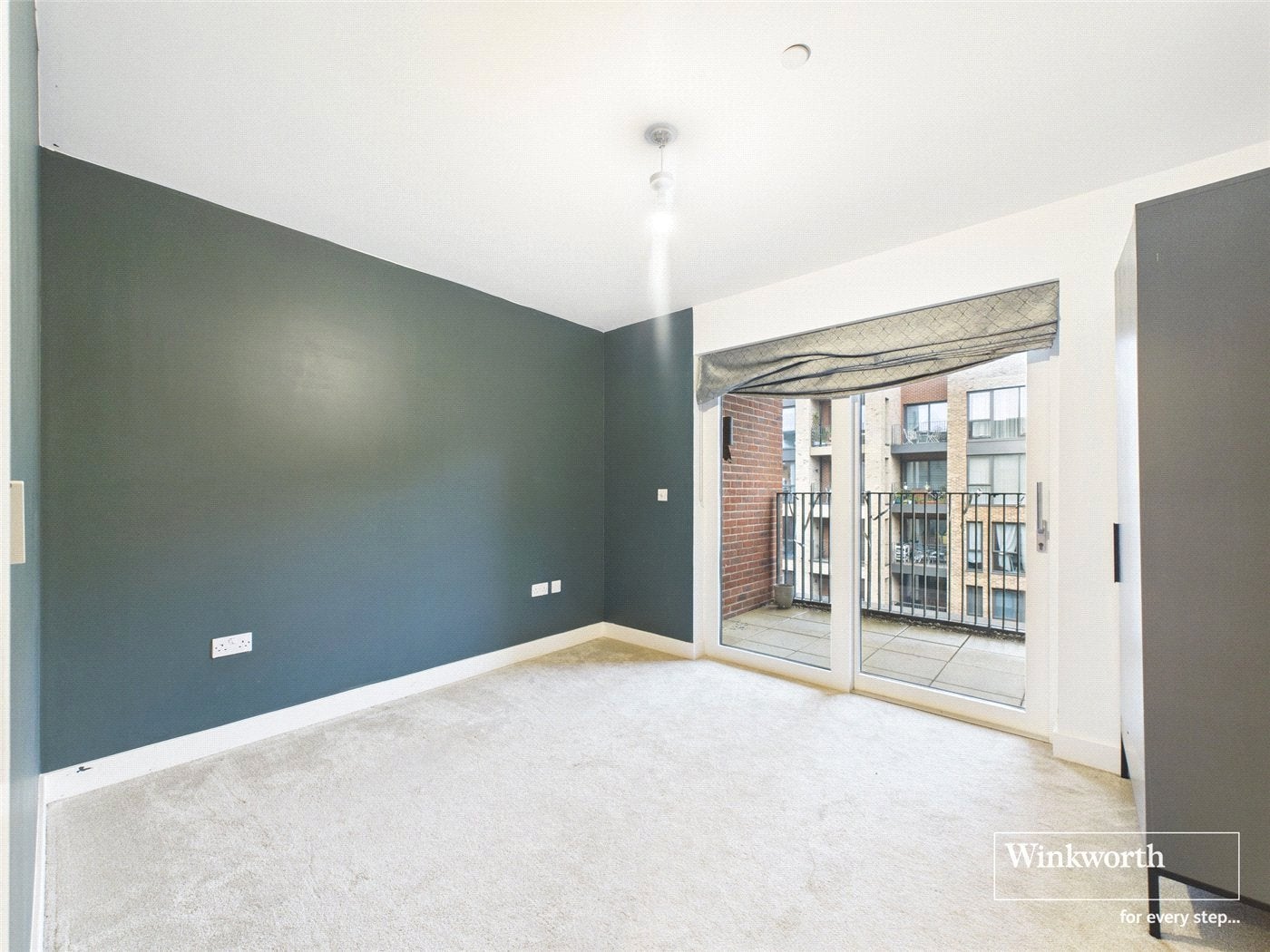 Flat Lismore Boulevard in Greater London