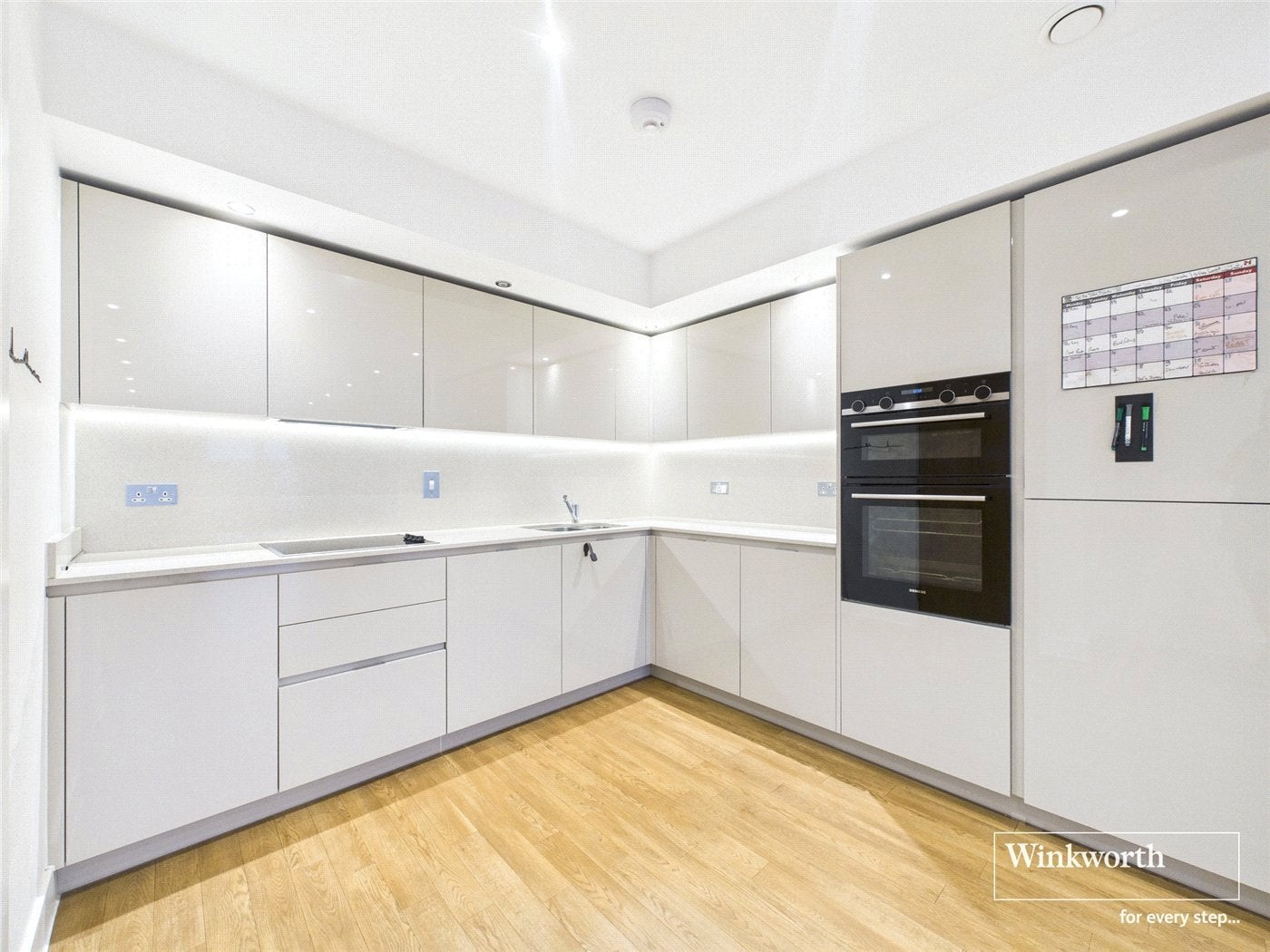 Flat Lismore Boulevard in Greater London