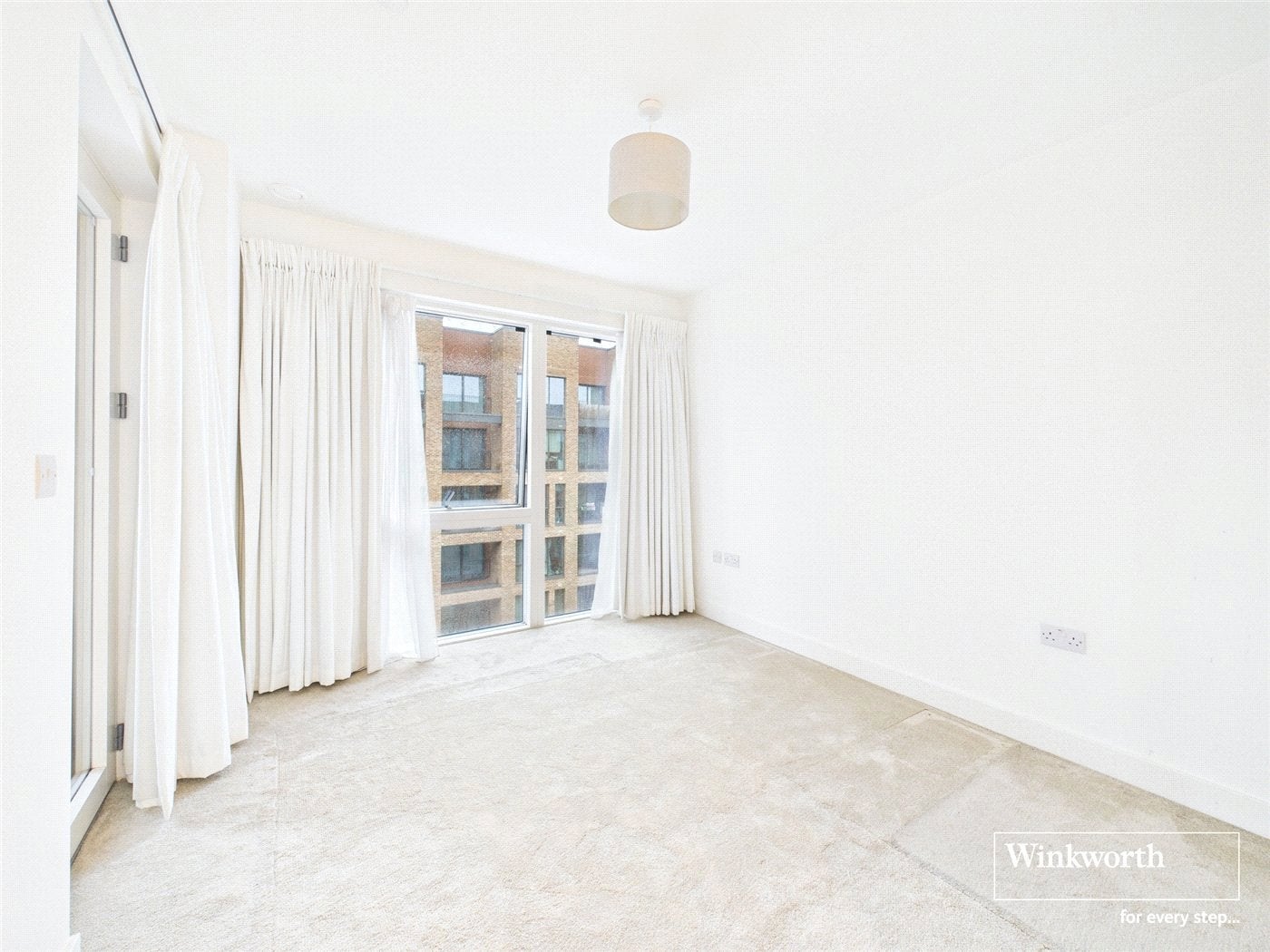 Flat Lismore Boulevard in Greater London