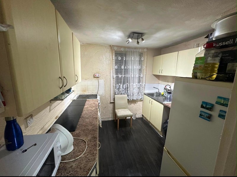 Room Cann Hall Road in Greater London