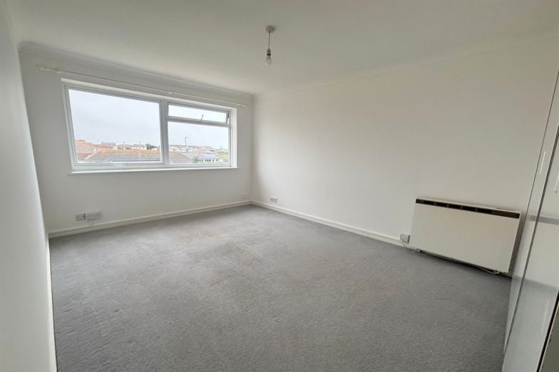 Flat Lincoln Avenue in Peacehaven