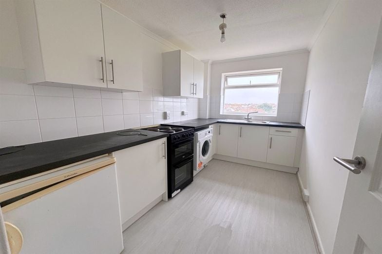 Flat Lincoln Avenue in Peacehaven