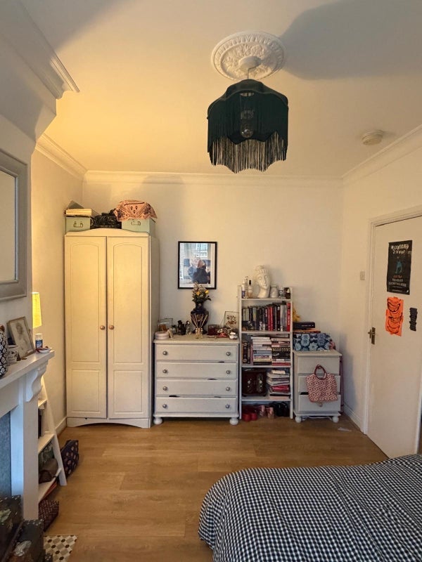 Room Quorn Road in Greater London