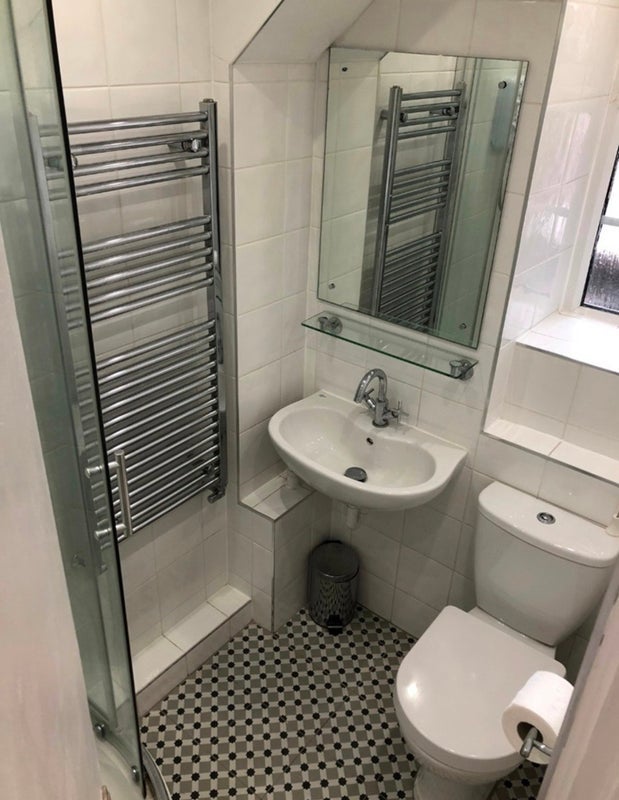 Room Quorn Road in Greater London