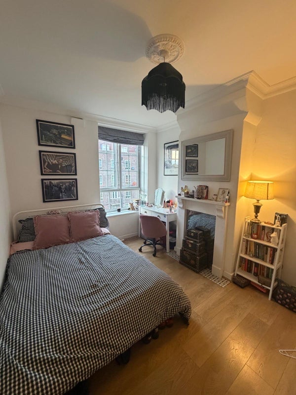 Room Quorn Road in Greater London