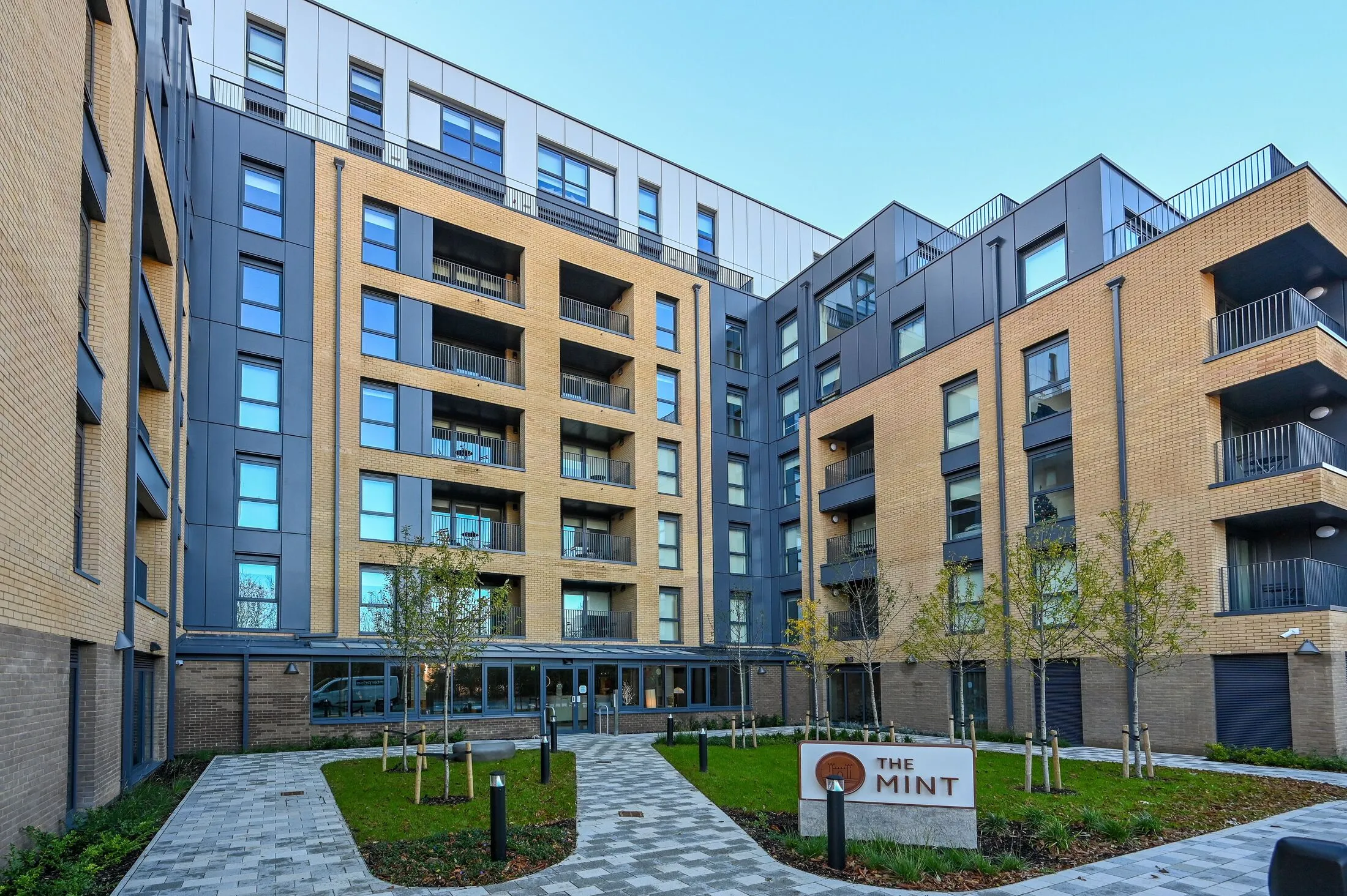 Flat Station View in Guildford