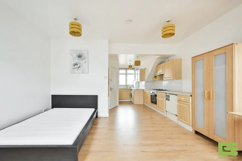 Flat The Broadway in Greater London