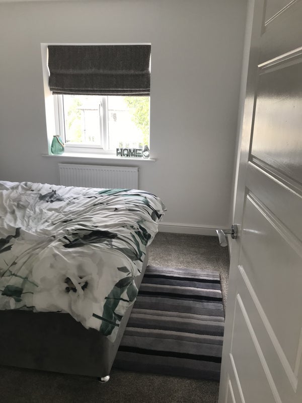 Room Lady Royd Close in Bradford