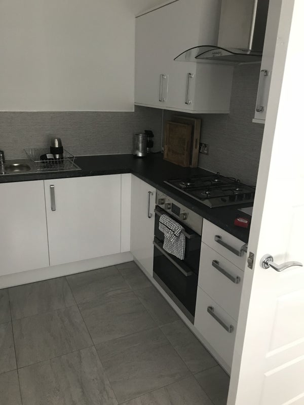 Room Lady Royd Close in Bradford