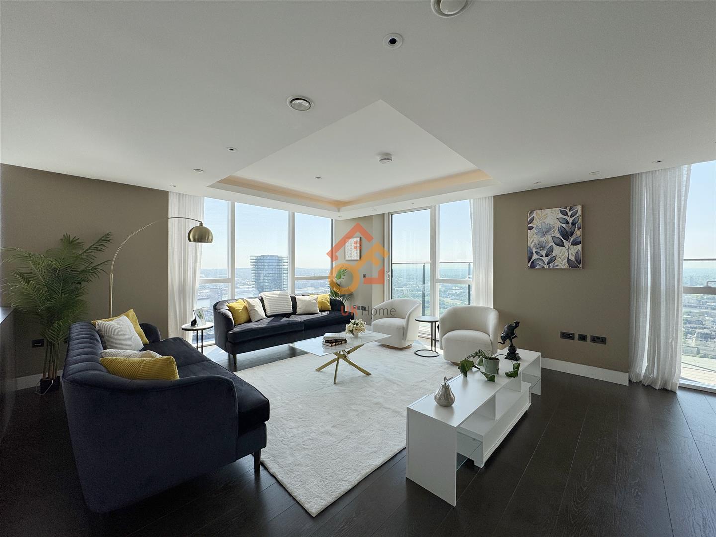 Flat Harbour Way in Greater London