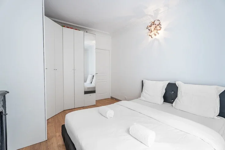 Flat Rue Auguste Chabrières in Paris