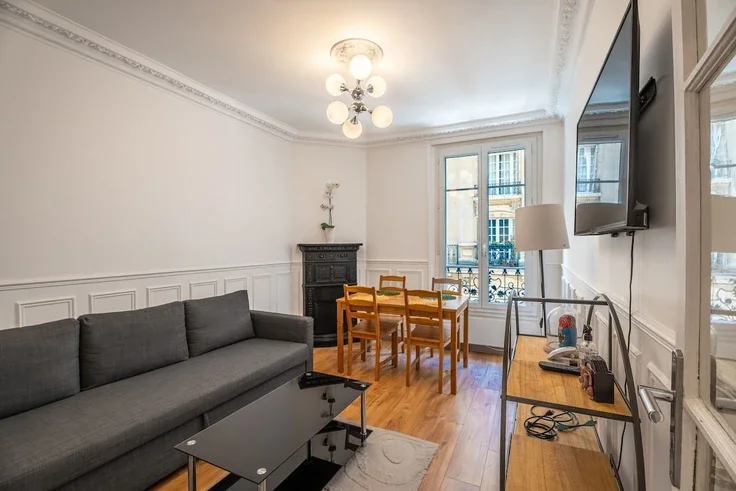 Flat Rue Auguste Chabrières in Paris