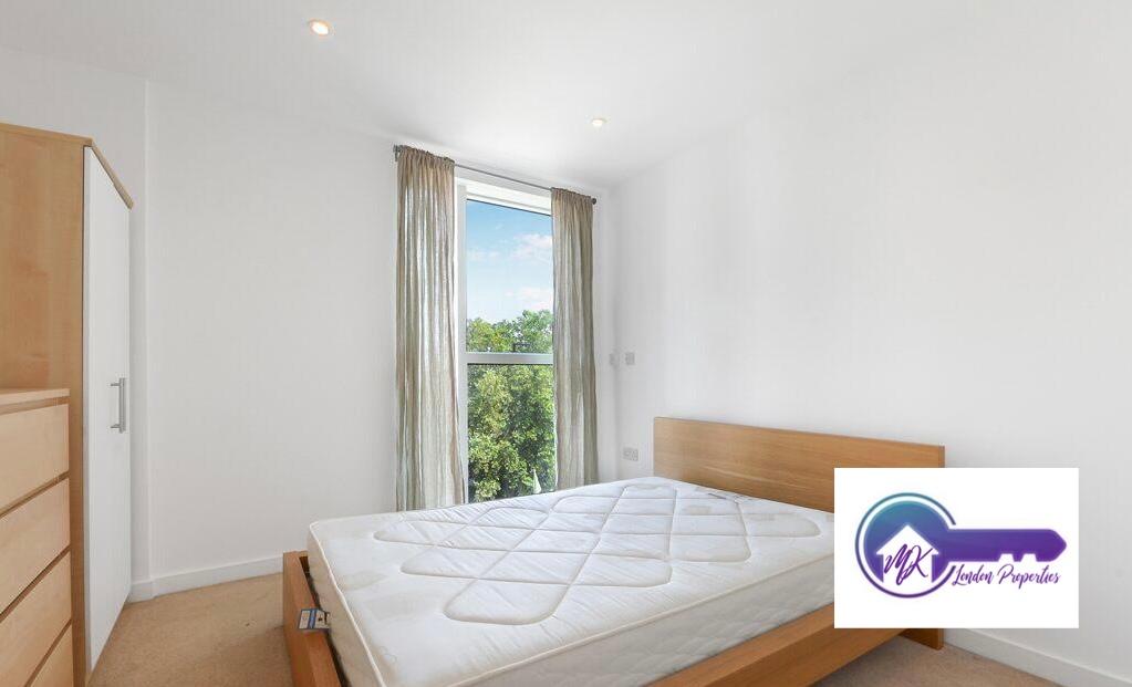 Flat Coster Avenue in Greater London