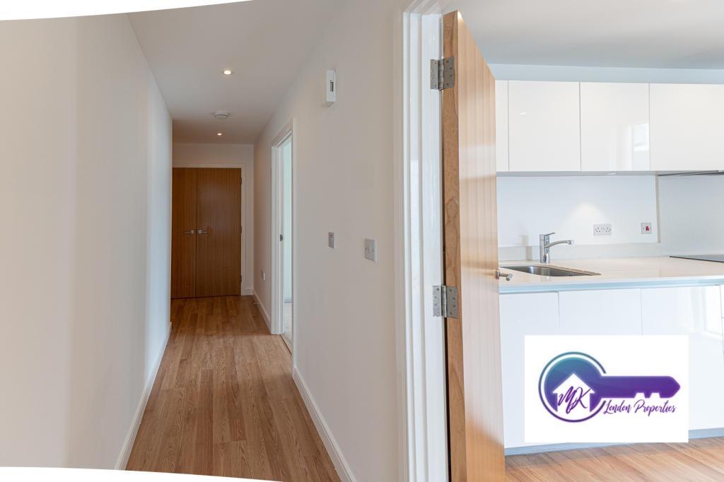 Flat Coster Avenue in Greater London