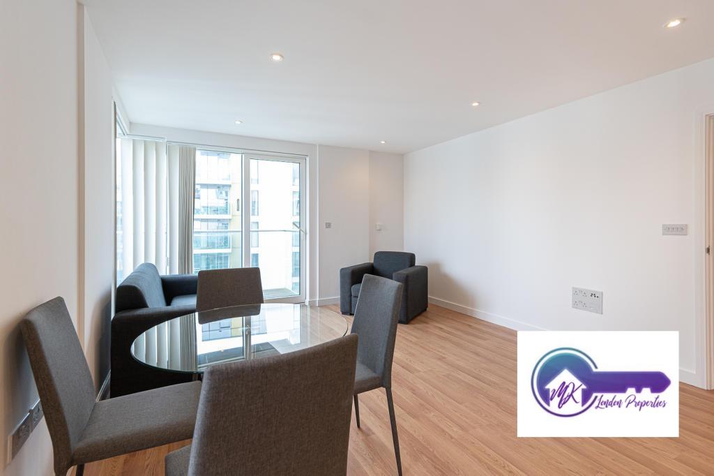Flat Coster Avenue in Greater London
