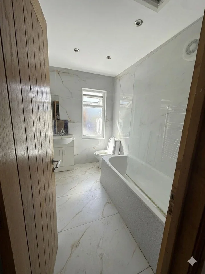 Room Wyvenhoe Road in Greater London