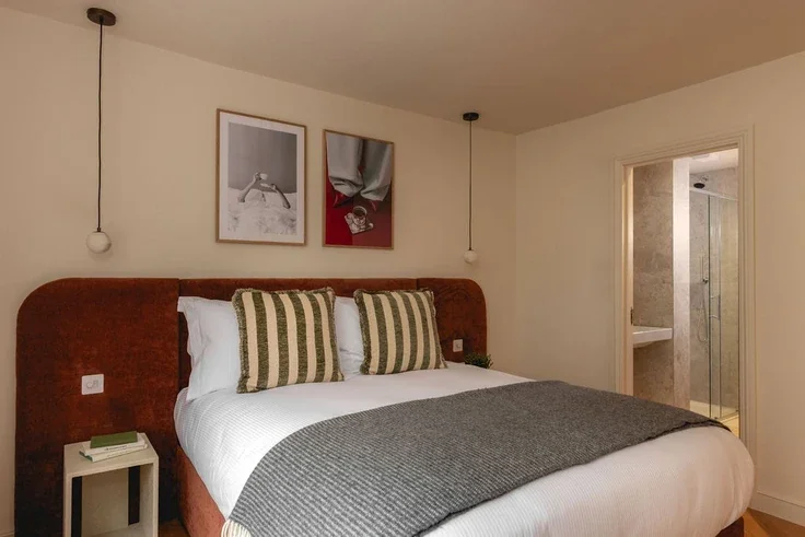 Flat Gloucester Avenue in Greater London