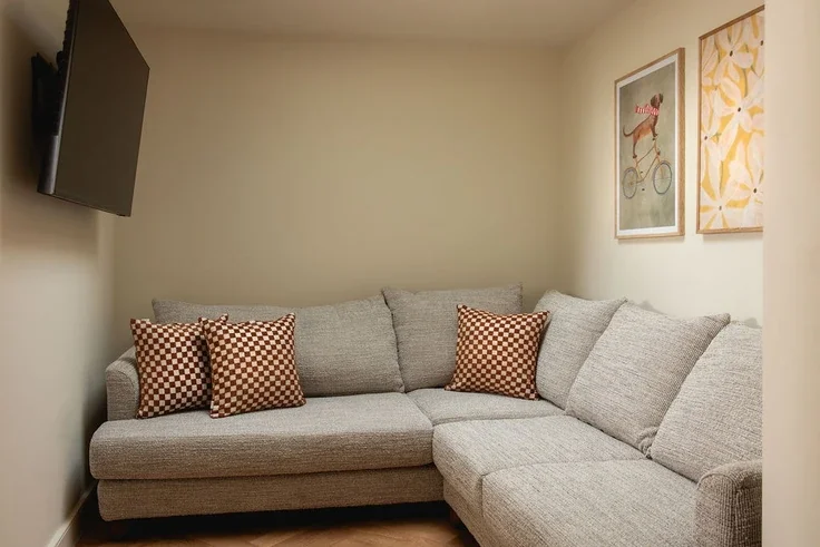 Flat Gloucester Avenue in Greater London