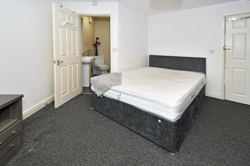 Room King Street in Newcastle-under-Lyme
