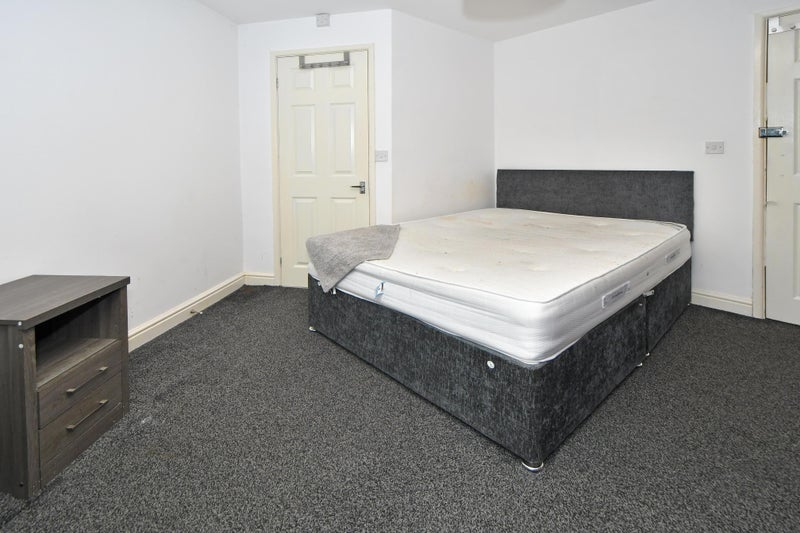 Room King Street in Newcastle-under-Lyme