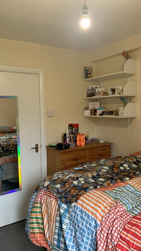 Room Horndean Close in Greater London