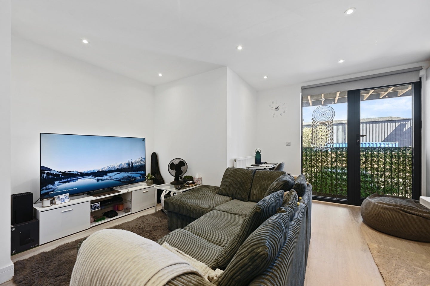 Flat Rosslyn Crescent in Greater London