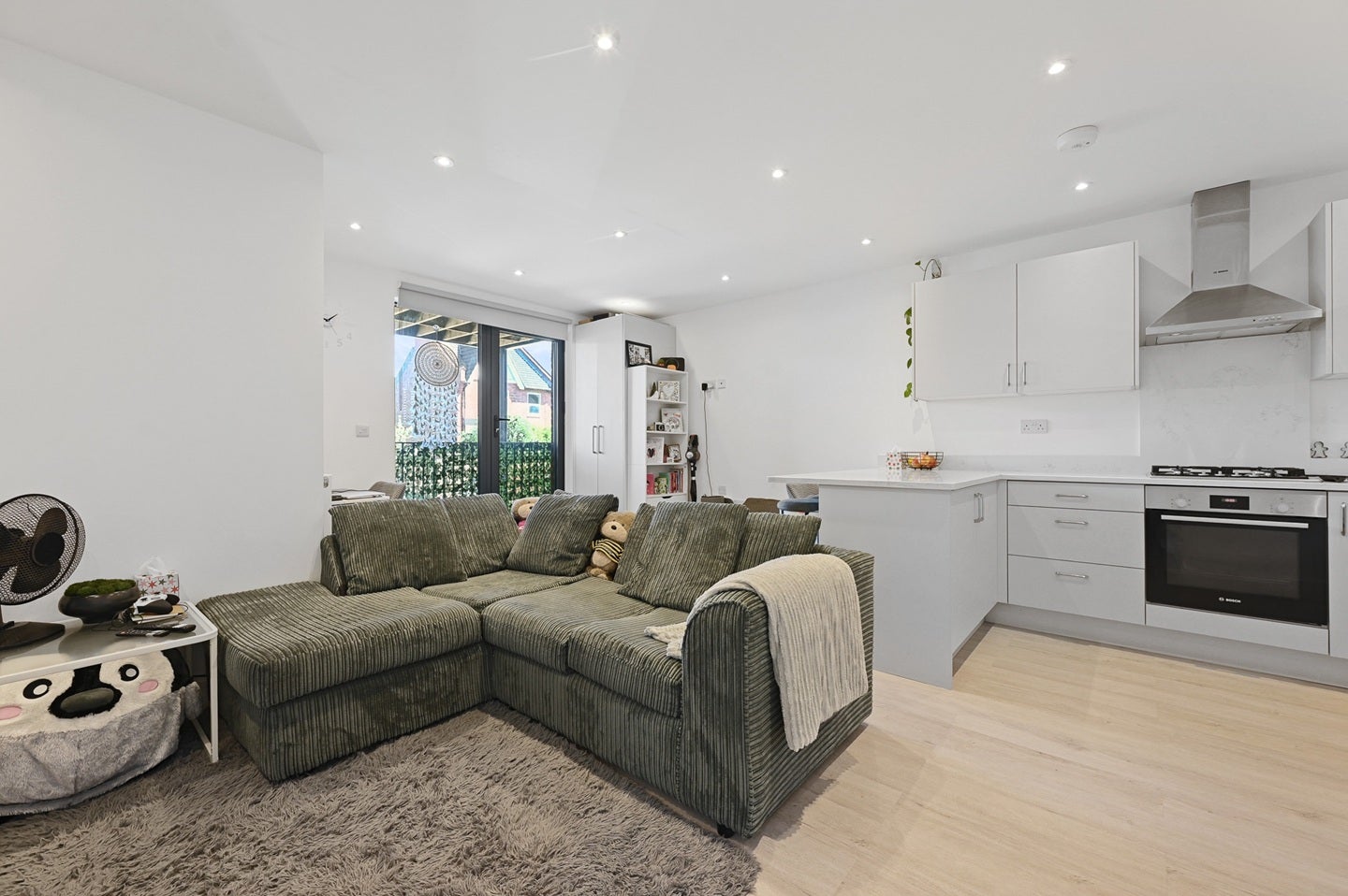 Flat Rosslyn Crescent in Greater London