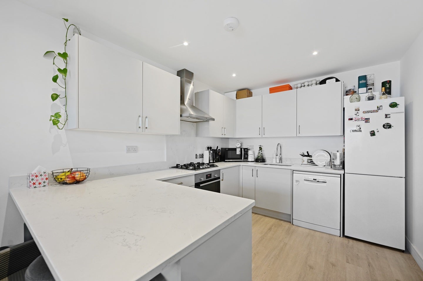 Flat Rosslyn Crescent in Greater London