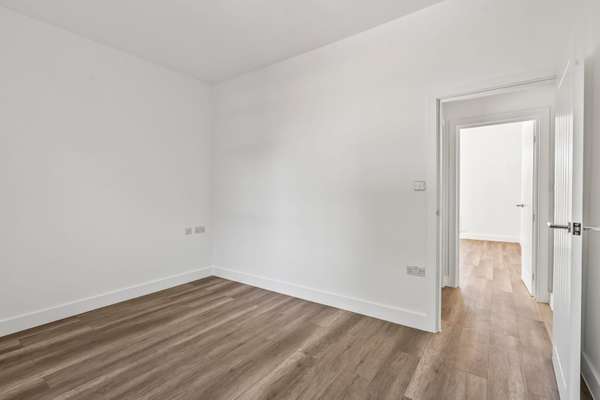 Flat Chatsworth Place in Greater London