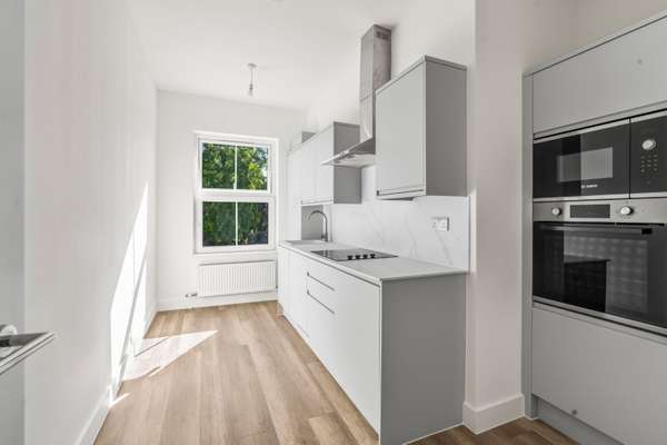 Flat Chatsworth Place in Greater London