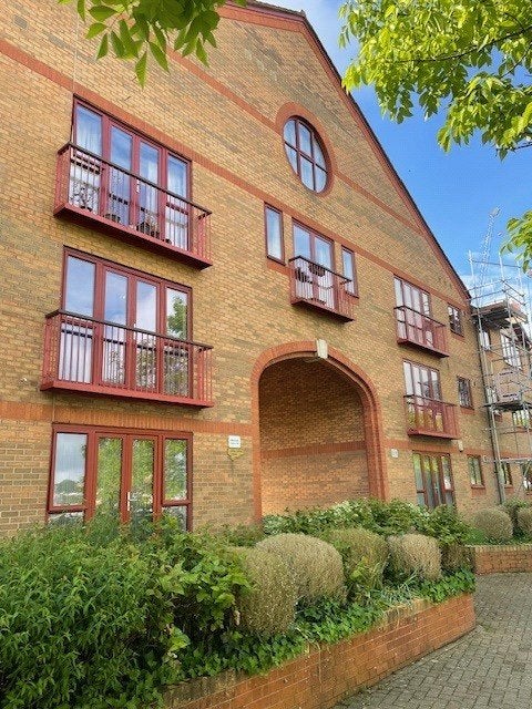 Flat John Cabot Court in Bristol