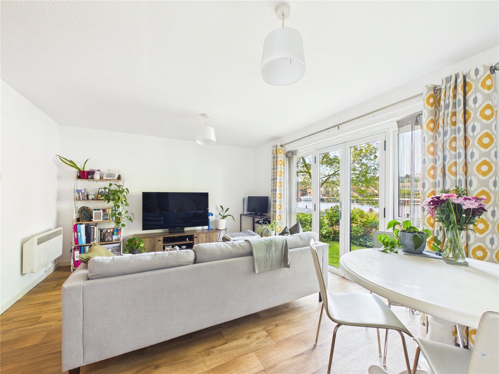 Flat John Cabot Court in Bristol