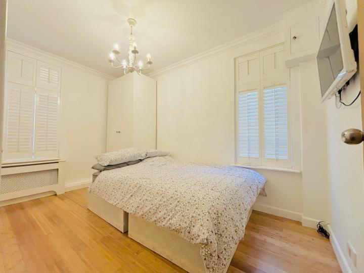Flat Watts Street in London