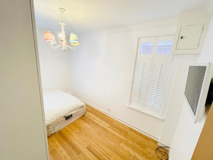 Flat Watts Street in London