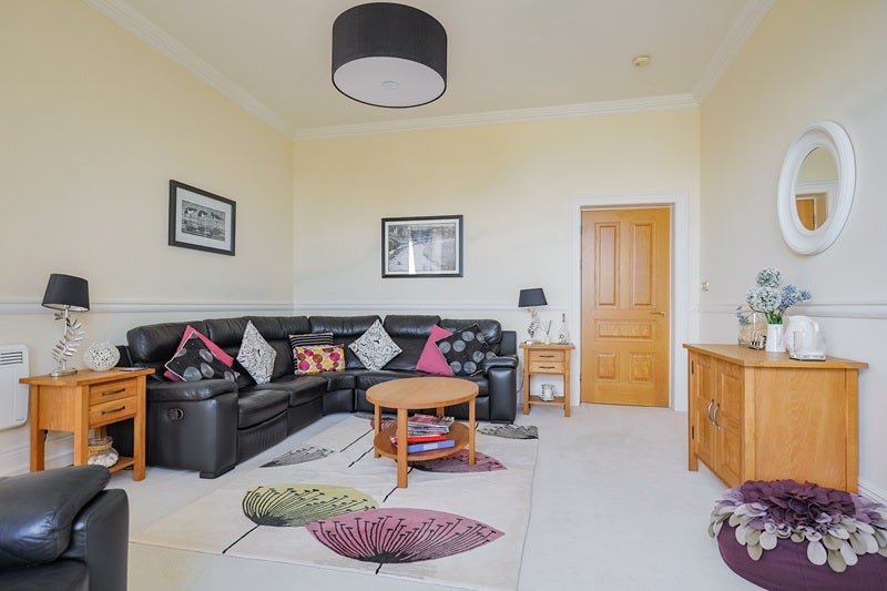 Flat Langland Bay Road in Newton