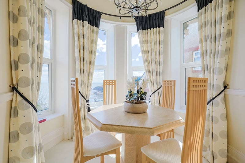 Flat Langland Bay Road in Newton