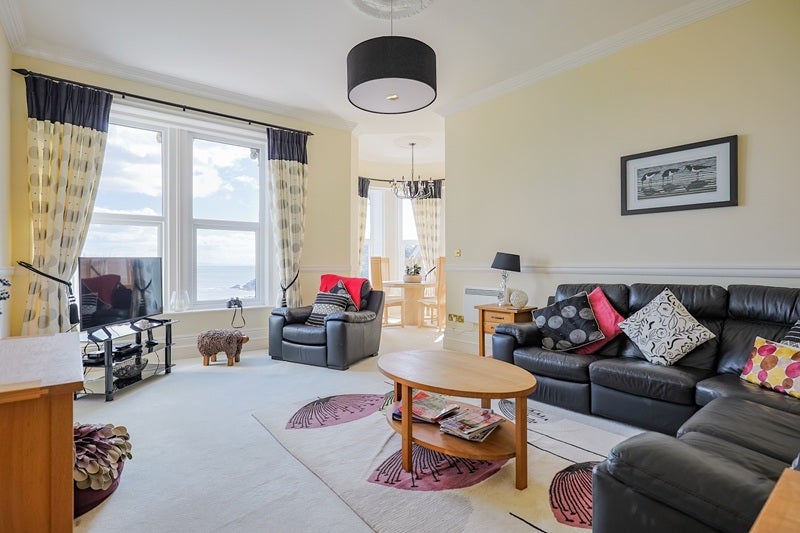 Flat Langland Bay Road in Newton
