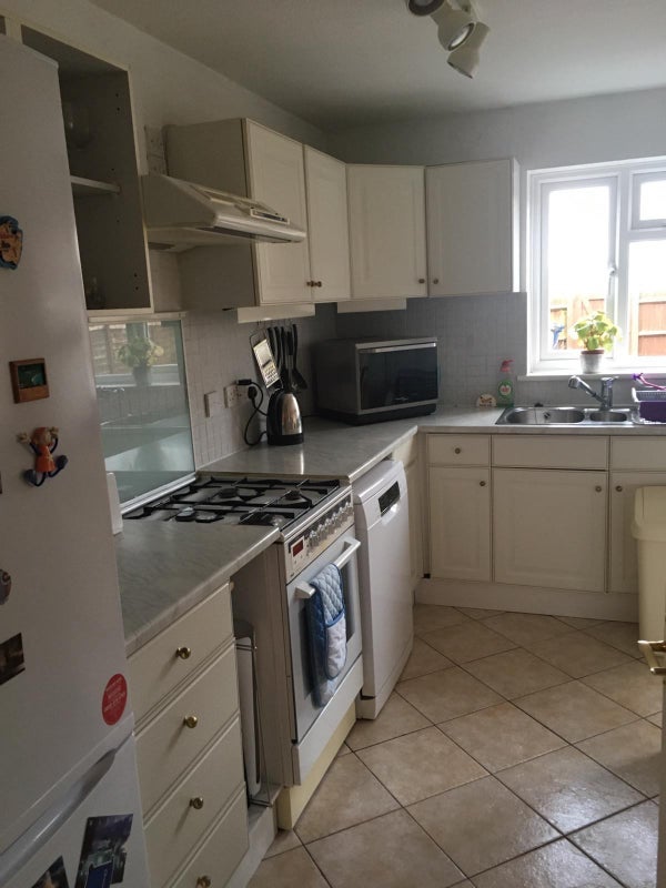 Room Eliot Drive in Marlow