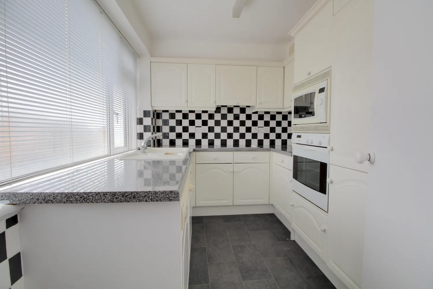Flat Grand Avenue in Portslade by Sea