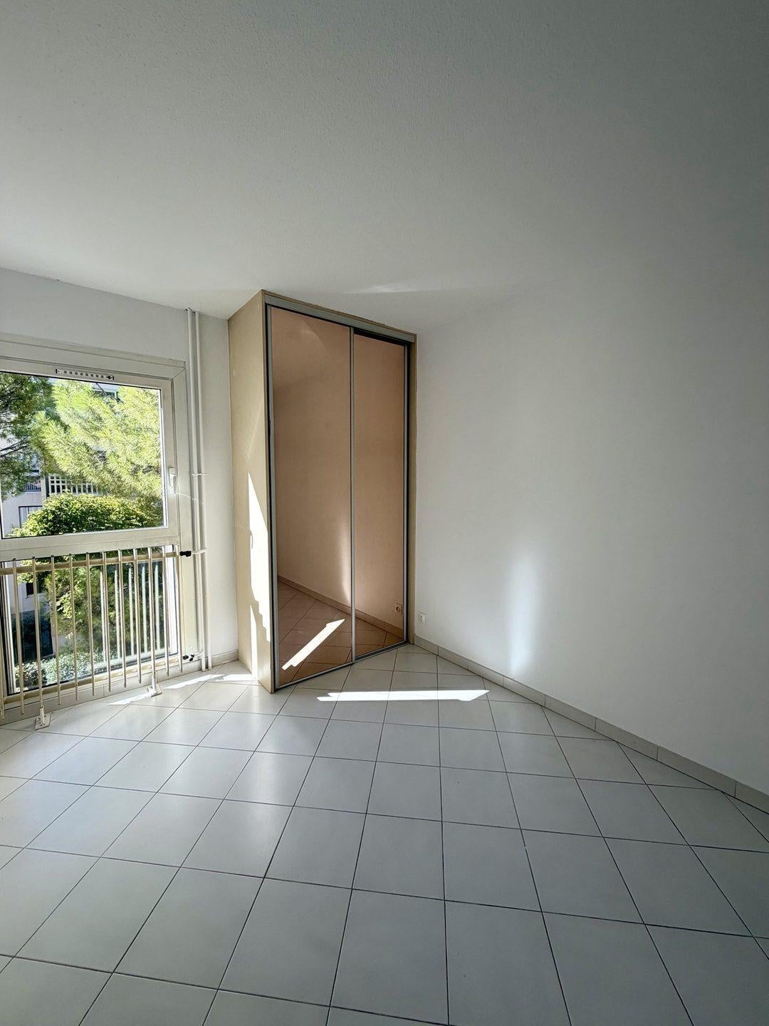 Flat Boulevard Ange Delestrade in Plan-de-Cuques