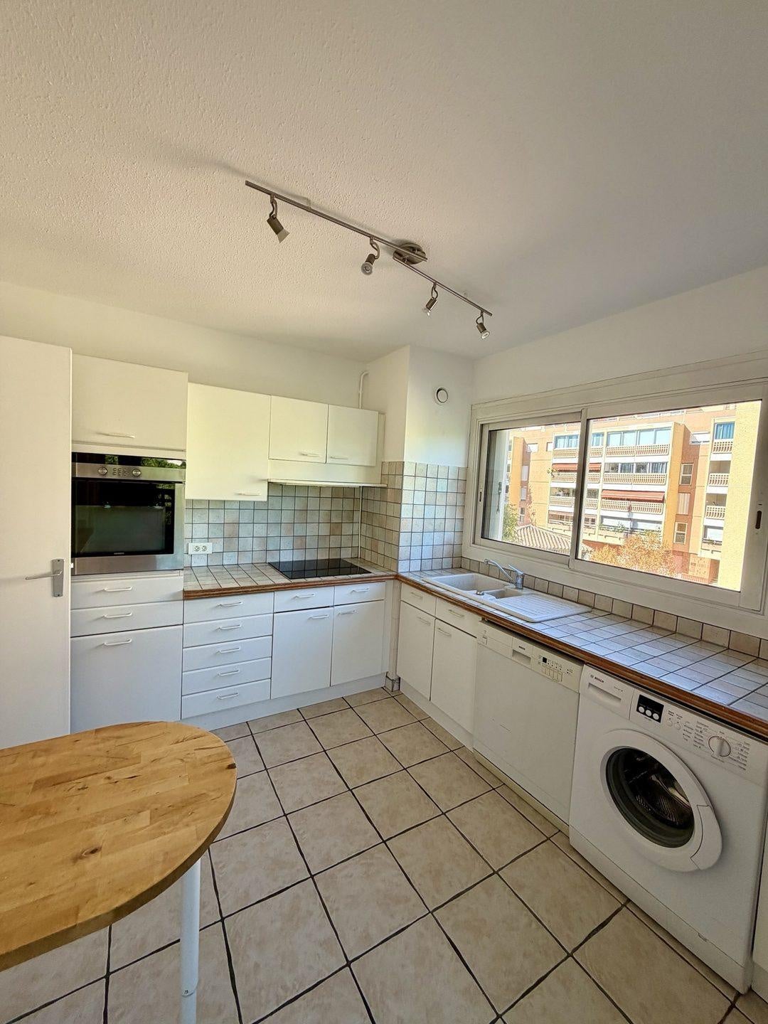 Flat Boulevard Ange Delestrade in Plan-de-Cuques