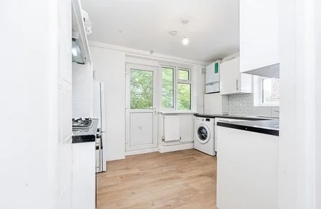 Flat Christchurch Avenue in Greater London