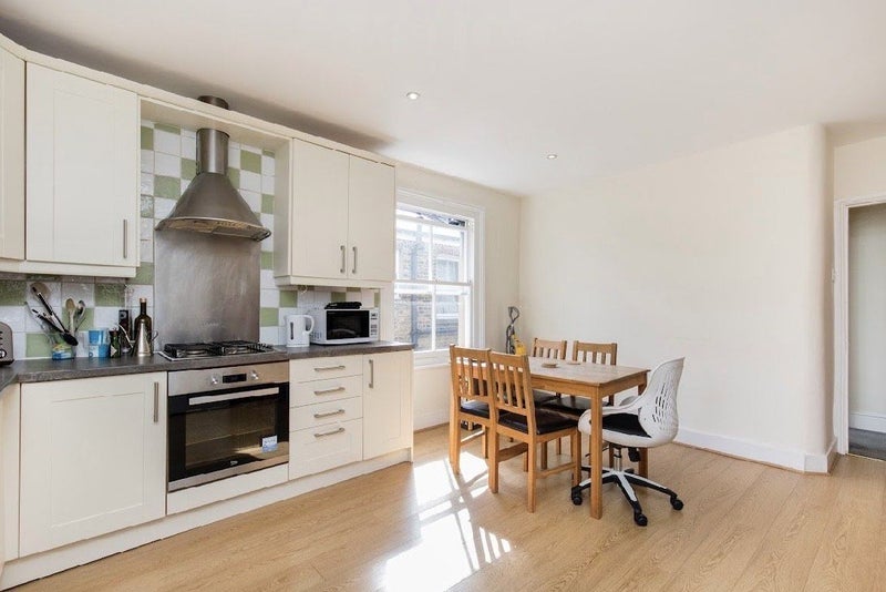 Room Emmanuel Road in Greater London