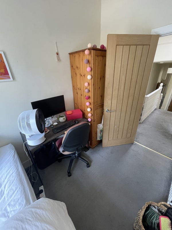 Room Emmanuel Road in Greater London