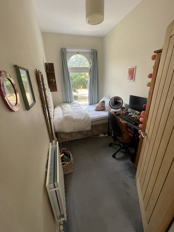 Room Emmanuel Road in Greater London